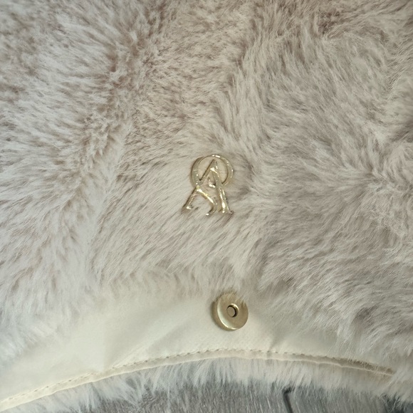 Victoria's Secret Cream Faux Fur Tote - Picture 3 of 7